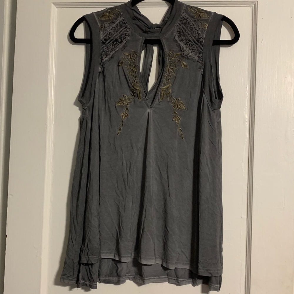 Pol embroidered and lace sleeveless top